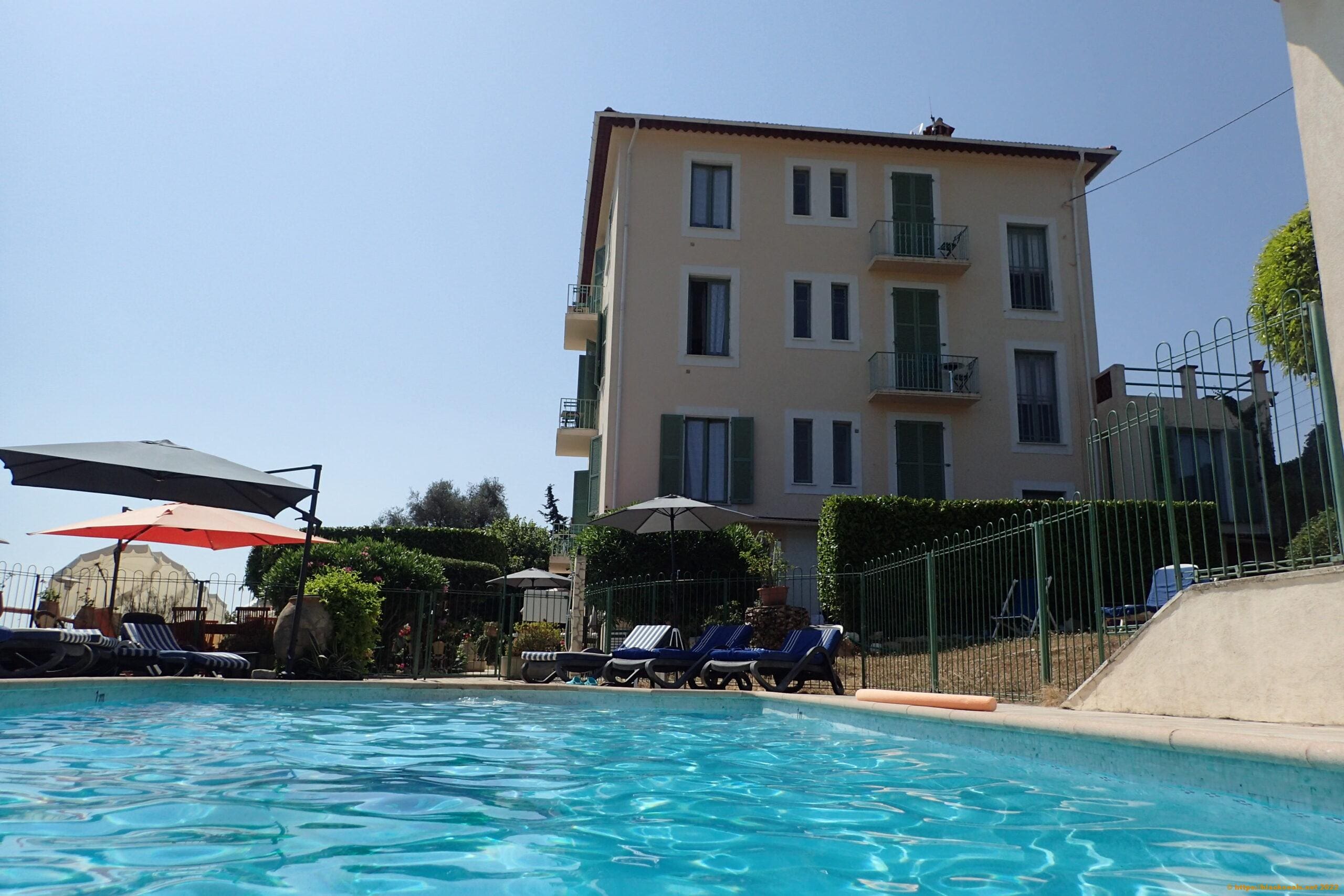 hotel-miramar-gebauede-pool