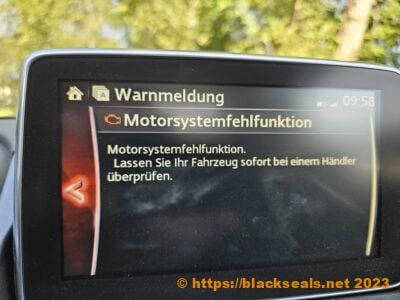 Ansicht der aktiven Warnmeldungen des Bordcomputers im Abarth 124 Spider.