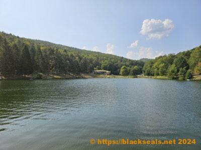 Badestausee Forchtenstein wurde ebenso näher begutachtet. Trotz heißem Wetter ist im Wasser am Vormittag nicht so viel los. badestausee forchtenstein