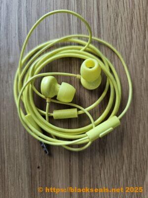 Ein in-ear Kabelheadset mit Klinkenanschluss vom Nokia Lumia 1020. nokia lumia headset