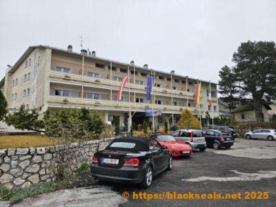 Restaurant Panorama Hotel Penegal mit grauem Hintergrund. season-ending-2025 tag1 panoaramahotel penegal in grau