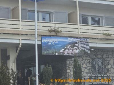 Restaurant Panorama Hotel Penegal: Die Aussicht ist heute nur am Plakat... season-ending-2025 tag1 panoarmahotel penegal